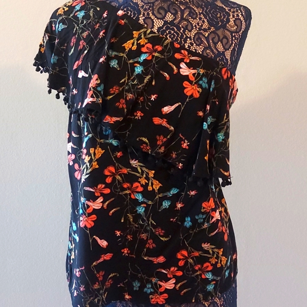 One shoulder top